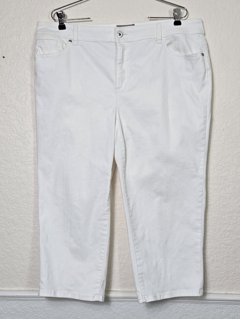 Chico's White Capri Straight-Leg Jeans 2.5